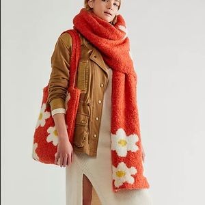 NEW FREE PEOPLE Flower Power Orange Daisy Scarf and Tote Set
